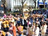担ぎ棒が狭い二天棒の道祖神神輿。07.02.11.