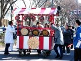 囃子で祭盛り上げる大崎居木囃子。07.02.11.