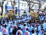 神輿巡行を守護する獅子神輿。07.02.11.