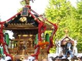 同好会神輿が連なって公園内を巡行。06.11.05.