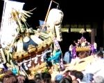 社殿前境内で最後の神輿振りの道祖神。07.02.11.