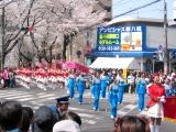 富士鼓笛隊の統制とれた行進です。07.04.01.