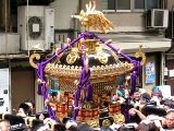 銀杏岡神社の本社神輿。06.06.04.
