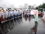 大雨の中で駐輦祭のお祓い。06.06.09.