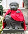 拝殿左の雌猿。05.11.25.