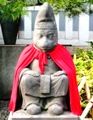 拝殿右の雄猿。05.11.25.