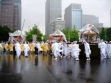 隊列を整えて巡行開始。06.06.09.