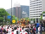 皇居内堀通り気象庁前を巡行。06.05.14.