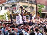 氏子駒形に担がれた二之宮。06.05.21.
