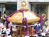 擬宝珠に変わった朱神輿。06.06.04.