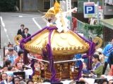 鳳凰を頂く朱神輿。06.06.04.