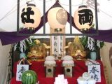 信濃町のお神酒所の祭壇。06.06.04.