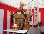 小ぶりの町内神輿の妻恋神輿。06.05.28.