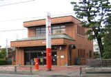 小平小川郵便局の赤い円筒形ポスト05.04.21.