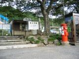 宮の平駅前のポスト。05.10.13.