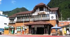 木造建築の奥多摩駅舎。05.10.13