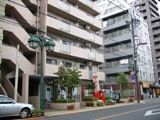 青梅住江町のマンション群の中の郵便局。05.09.30.