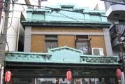 北品川本通りの看板建築。07.06.10.