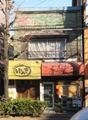 飲食店2軒が入った看板建築。06.01.12.