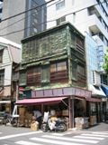 築地6丁目21の海産物、三軒屋。05.07.05.