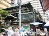 築地円正寺隣接の洋品店。05.07.05.