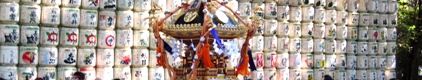 明治神宮建国紀元祭の神輿が南参道の奉納樽酒前を巡行。07.02.11.
