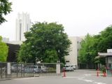 正面校門から望む時計塔。05.06.01.
