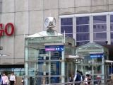八王子駅前マルべリーブリッジのエレベター時計塔。06.10.12.