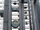 2個の時計は渋く16のカリヨンも黒光りしている。07.02.27.