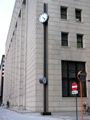 旧第一生命館角の垂直時計塔。07.02.27.