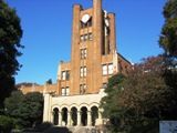 駒場東大教養学部一号館の4面時計塔。05.11.19.