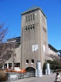 都立大学正門の時計塔05.03.21