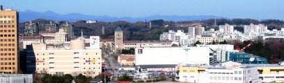 こよなく愛する我が町、南大沢駅前ロータリーを望む。07.01.25.