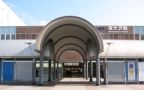 南北に延びる駅前アーケード。07.11.08.