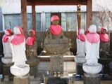 中村地蔵群の中の坐像地蔵。05.03.13.