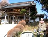 地蔵山行昌禅寺の山門と坐像地蔵。06.02.15.