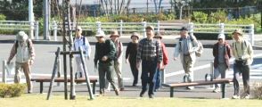 鎌倉街道を横断。07.11.14.