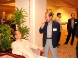 高校の同窓会での談笑。07.05.19.