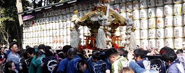 南参道の奉納樽酒。'15.02.11.