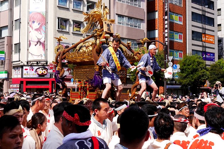 江戸神社(旧神田市場)の千貫神輿。'15.05.10.