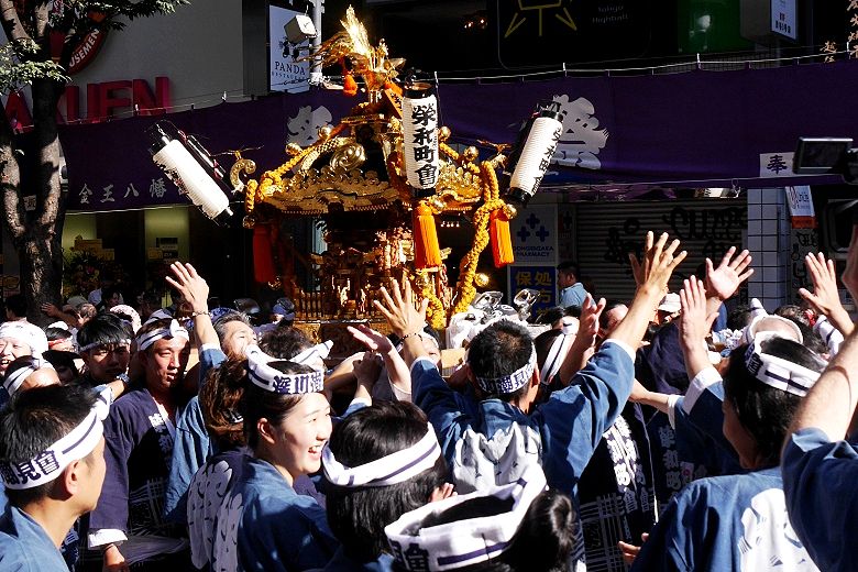 道玄坂で栄和町会の雄叫び。'15.09.20.