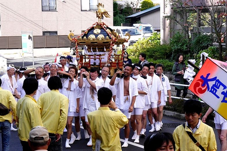 上赤塚交番南から大門須賀神社。'15.11.15.