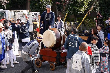 komae-gaku-taiko.jpg(81102 byte)