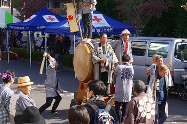 komae-iwato-taiko.jpg(68127 byte)