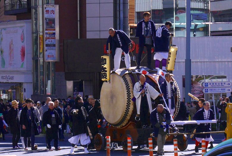 meiji-taiko.jpg(130993 byte)