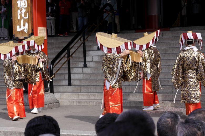 sensoji-odori.jpg(94863 byte)