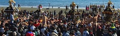 此処が担ぎ所と気迫の激しい神輿揉み。10.01.17.