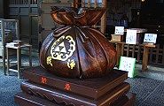 江島弁財天にふさわしい幸福・財宝賽銭箱