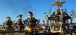 祭典の濱に鎮座する四基の神輿。10.01.17.