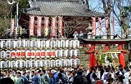 境内埋めつくす担ぎ手たち。'10.03.14.